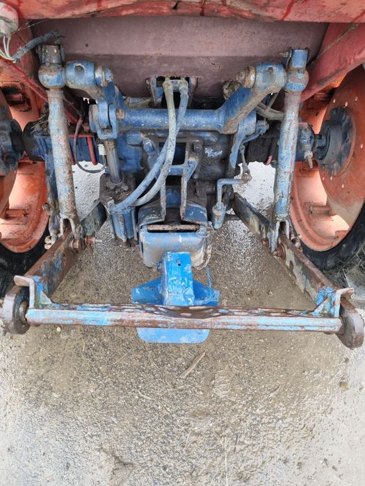 Vând tractor U 650 cu plug cu 3 brazde