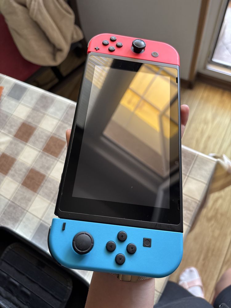 Nintendo Switch + 4 игри