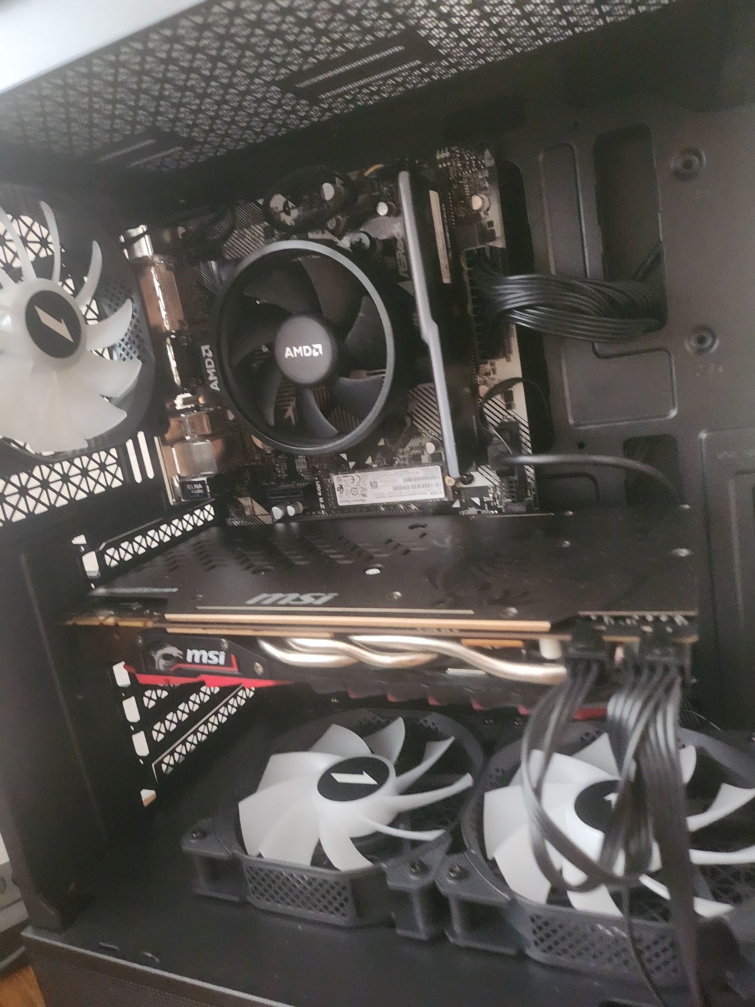 Продавам цял сет PC GAMING