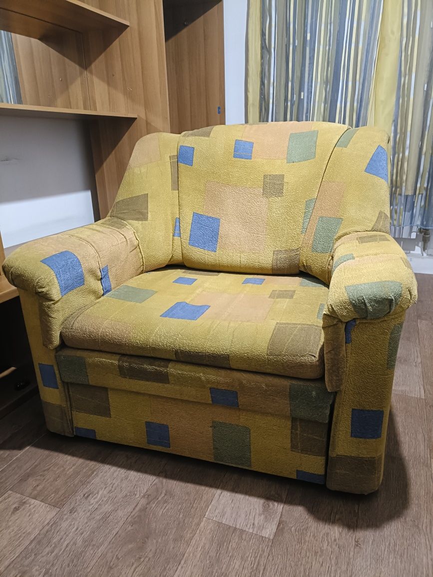 Продаю диван и кресло,  б/у. Диван 180 см ., кресло 100 см.