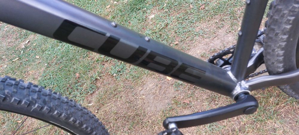 MTB Cube roti pe 29 model Nou.