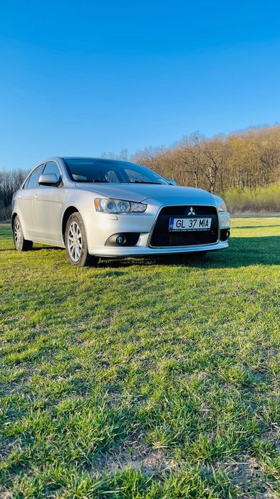 Vând Mitsubishi lancer