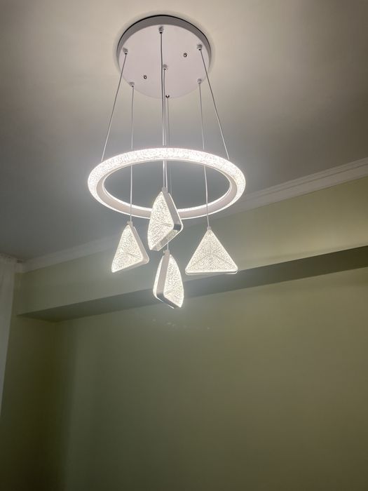 Продам люстру новую