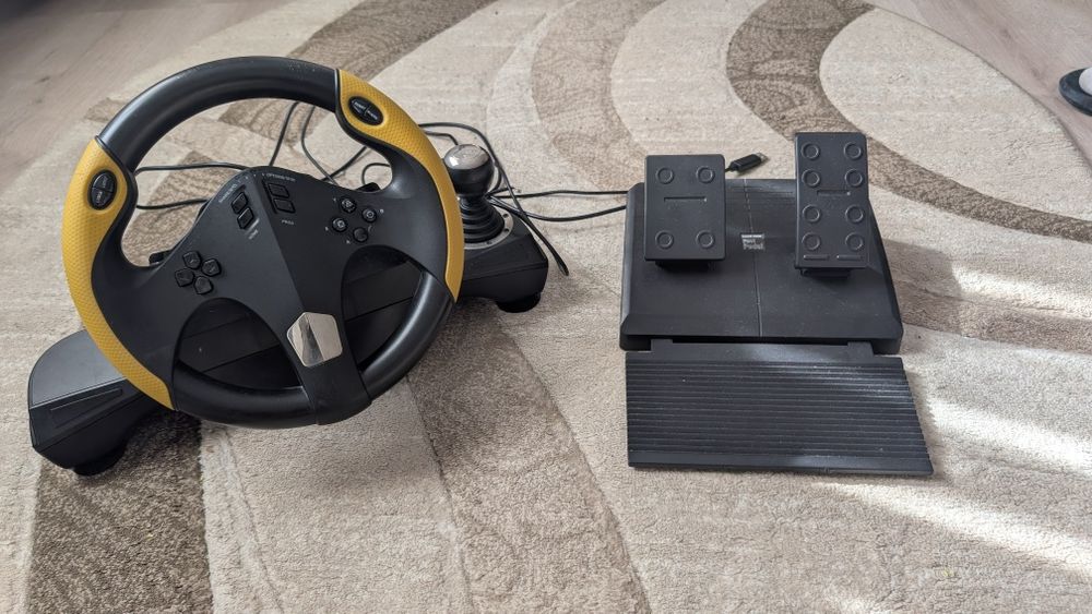 Vând volan gaming pentru PS4/PC