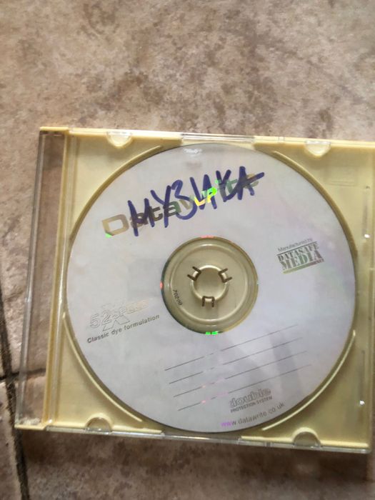 Стари ретро касети за касетофон и диск с музика