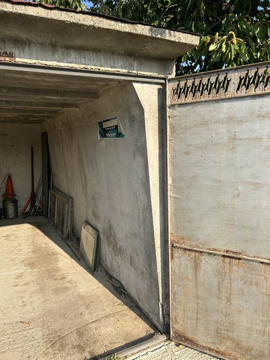 Гаражна врата метална двукрила за бетонова гаражна клетка