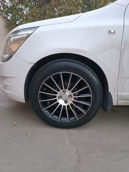 Mers Diska Balon 215 55 R17 Holati yaxshi ayibi yoq