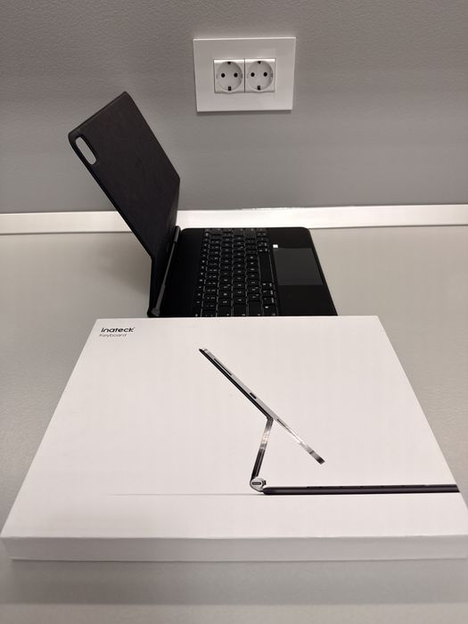 Husa tastatura Inateck iPad Pro 12.9 / iPad Air 13” (2024)