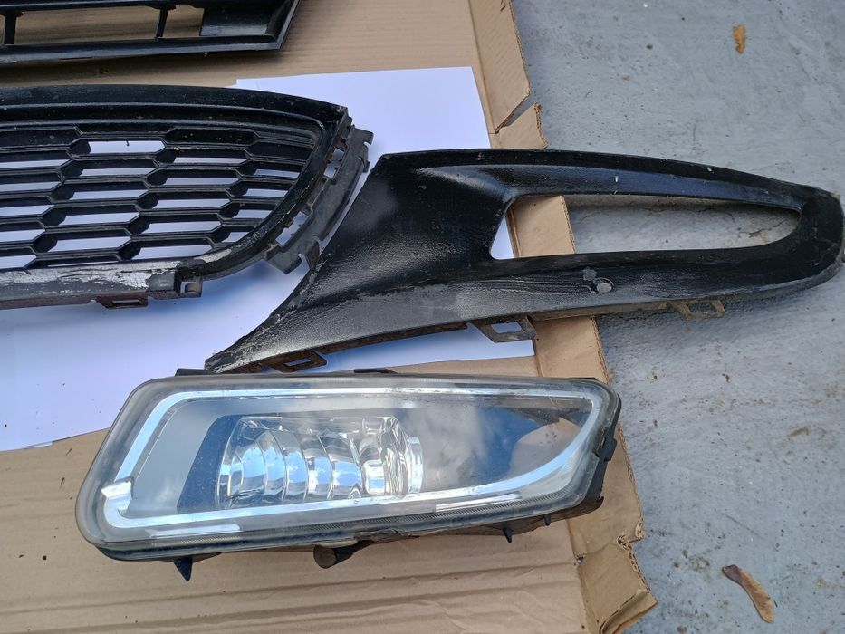 Grila fata sus și jos Polo 6R