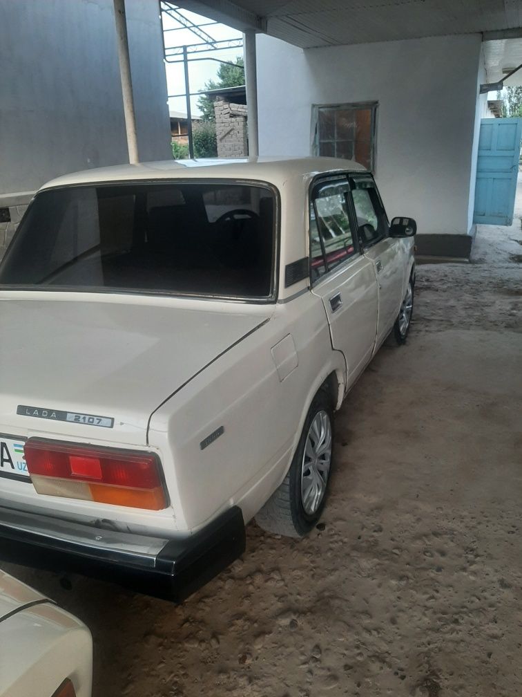 Avto mashina lada 2107