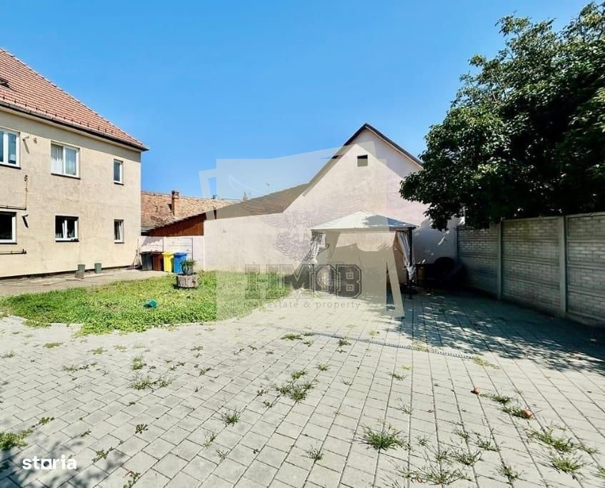 Casa individuala cu 8 camere  si teren 373 mp in zona Lazaret