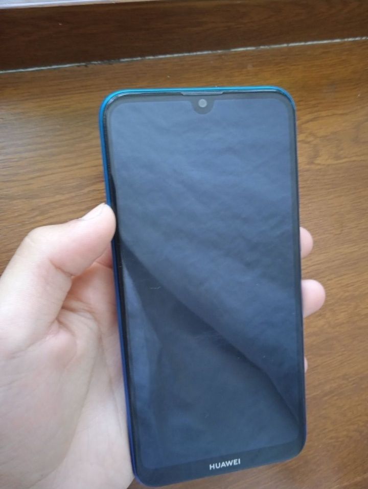 Huawei Y7 telefoni