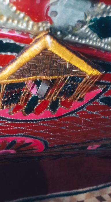 Qoʻlda yasalgan milliy tumor(zardozlik,bonchuklik bezak)