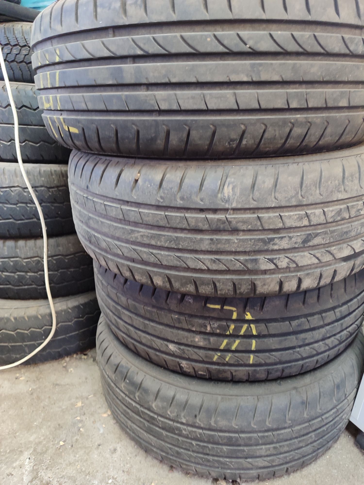 Продавам гуми за джип 235/55/18