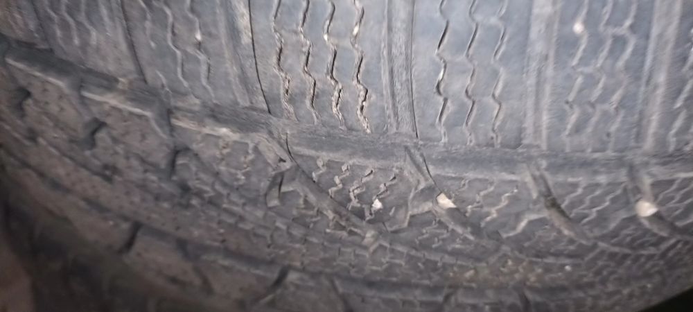 Продавам зимни гуми Petlas 4.бр 235/45/17.