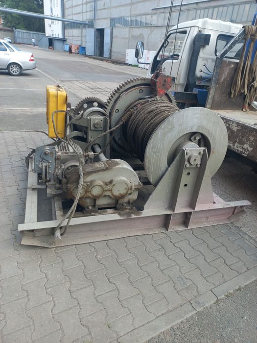 Продам тяговую лебедку с полиспадами