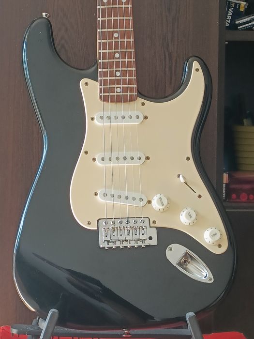 Chit.Squier by Fender