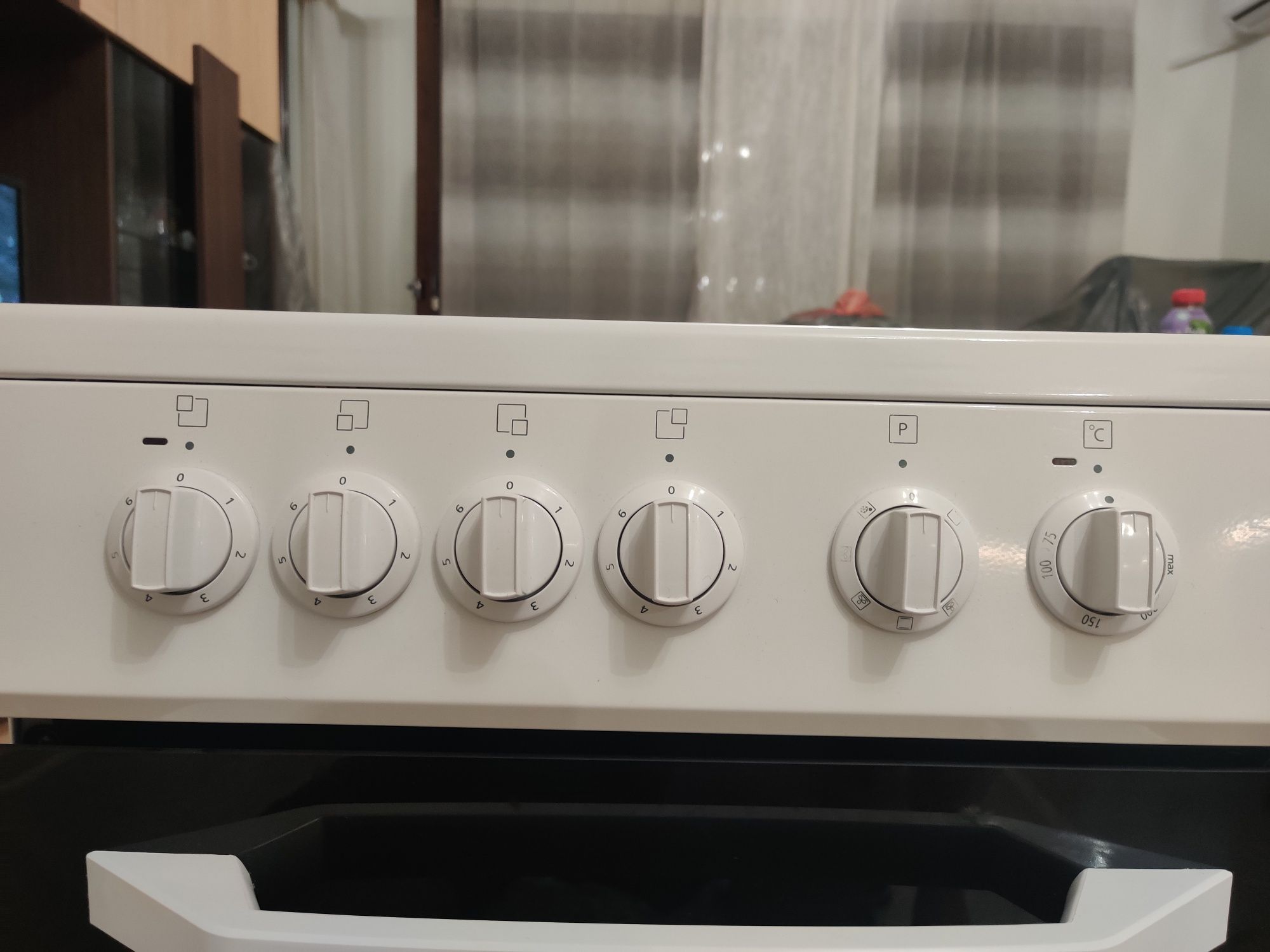 Фурна Beko с 4 стъклокерамични котлони