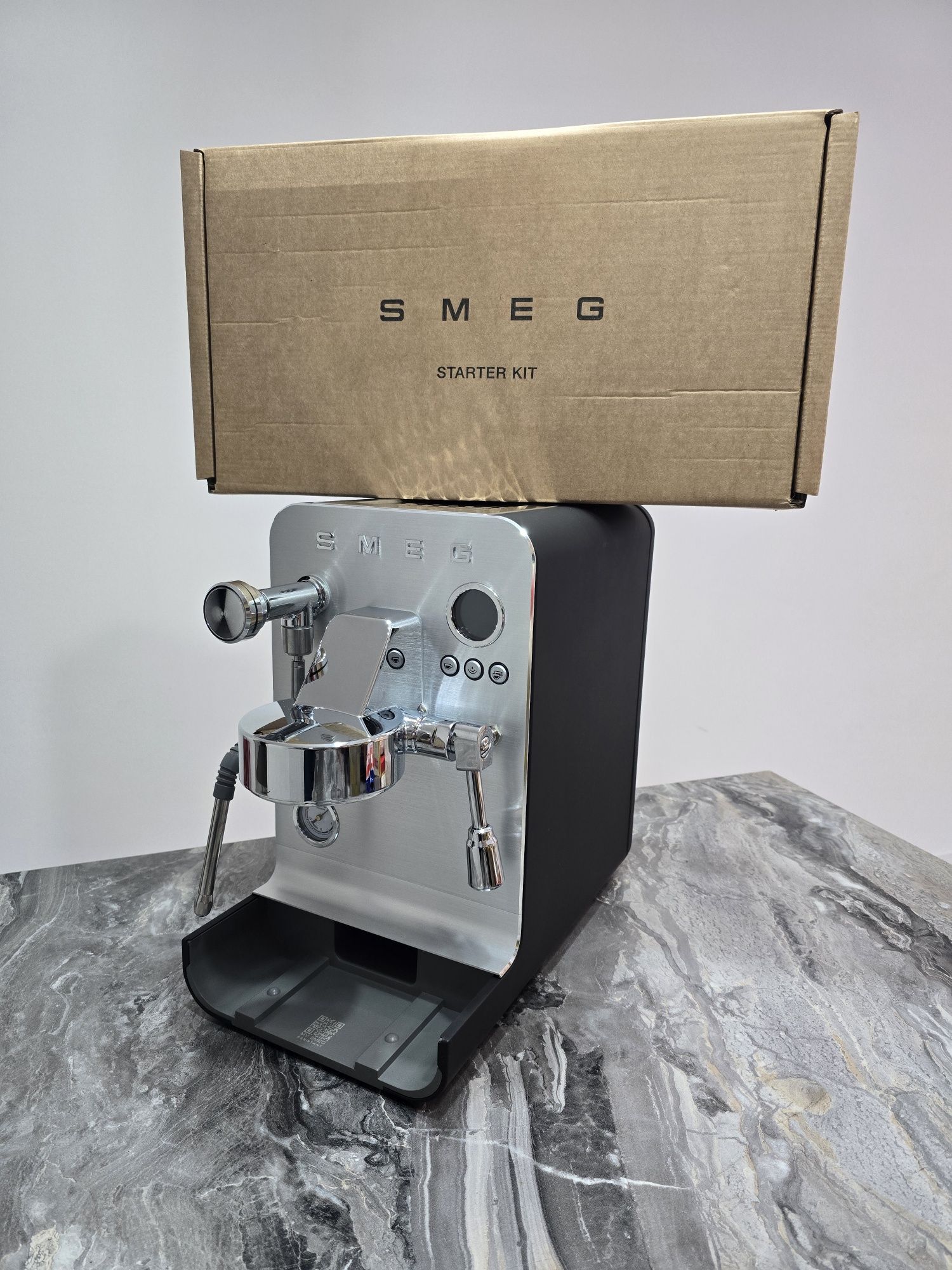 Aparat cafea / espressor Smeg EMC02 MiniPro NOU