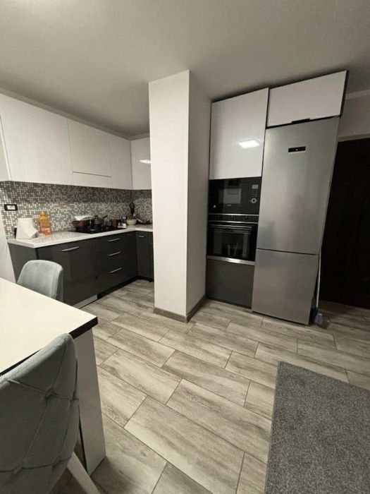 Vand apartament ,etajul 1,zona centrala