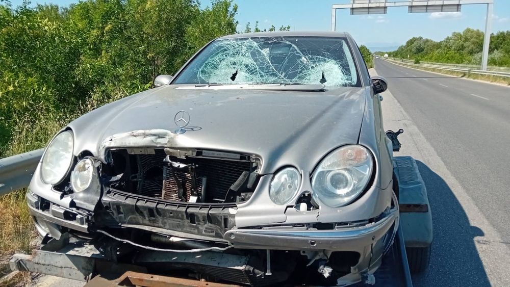 Продава се само на части Mercedes E270 CDI E280CDI 2003 год