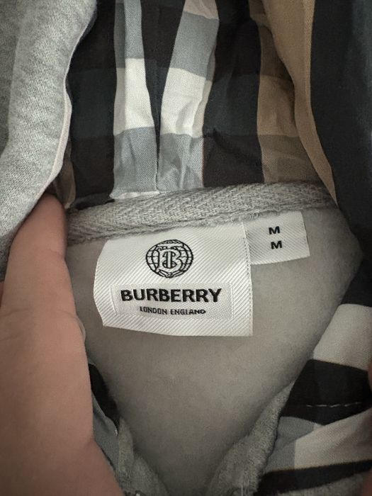 Hanorac burberry marimea M ( fit S )