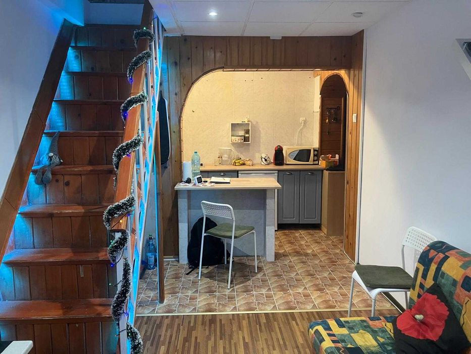 Vând apartament 4 camere – Sinaia,  (lângă Hotel Internațional)