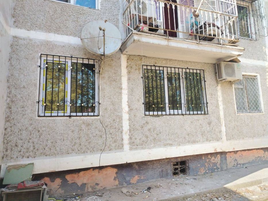 Чирчик шахар 4 микро район 1 х сотилади 32 кв/м Нархи 19.300$ Наличка