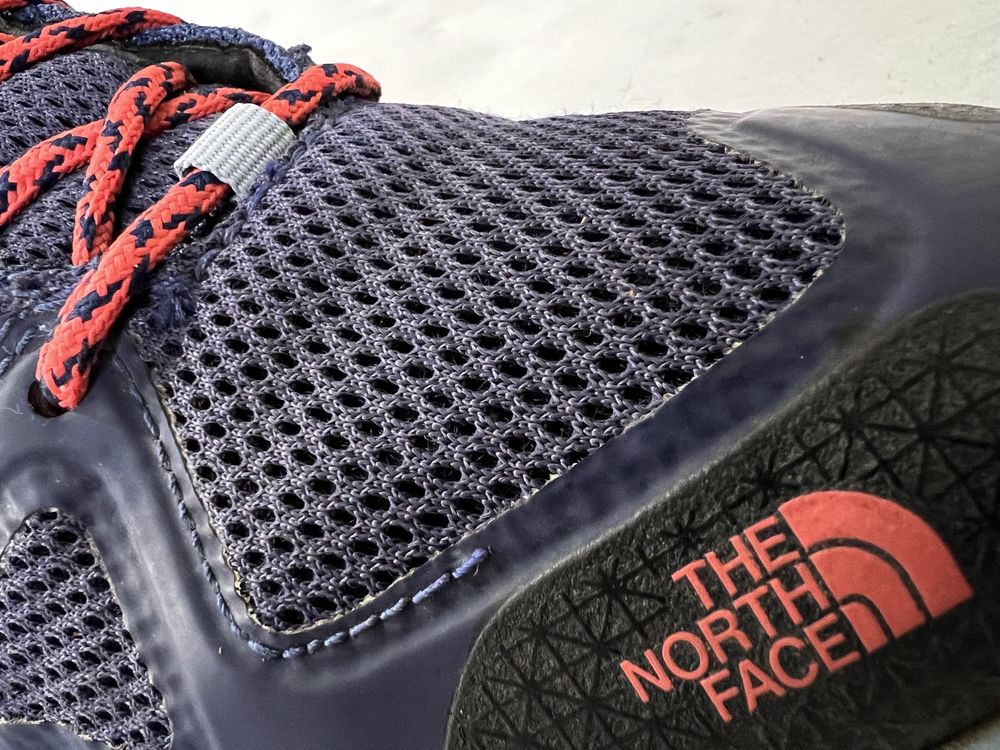 Adidasi The North Face pantofi sport drumetie marimea 39.5