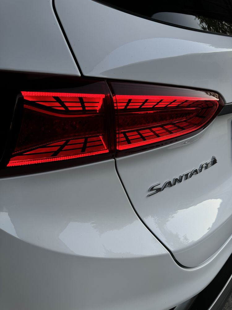 Продам свою Hyudai Santa FE 2.4 AT 4WD Premier 7 мест
