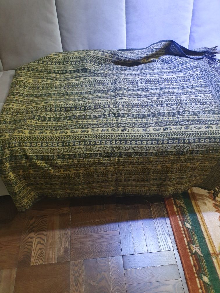 Продам палантин шерстяной