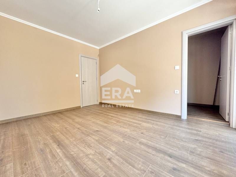 Просторен тристаен апартамент, завършен до ключ, в нова сграда с акт 1