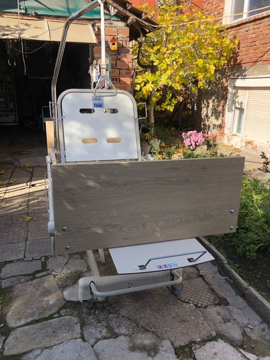 Швейцарско  висококачествено Електрическо болнично легло