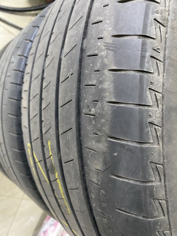 Комплект летних шин 235/45/18 Bridgestone