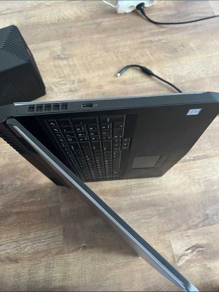 Alienware 17R4 Intel Core i7 7820HK NVIDIA GTX 1080 Graphics Amplifier