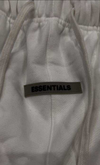 Essentials къси панталони