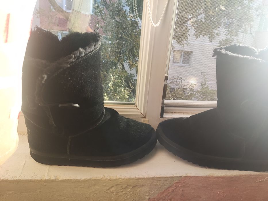Vând cizme UGG Australia mărime 36