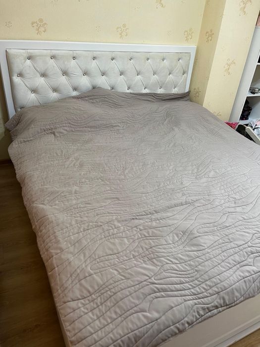 Кровать двухспальная с матрасом 50тыс