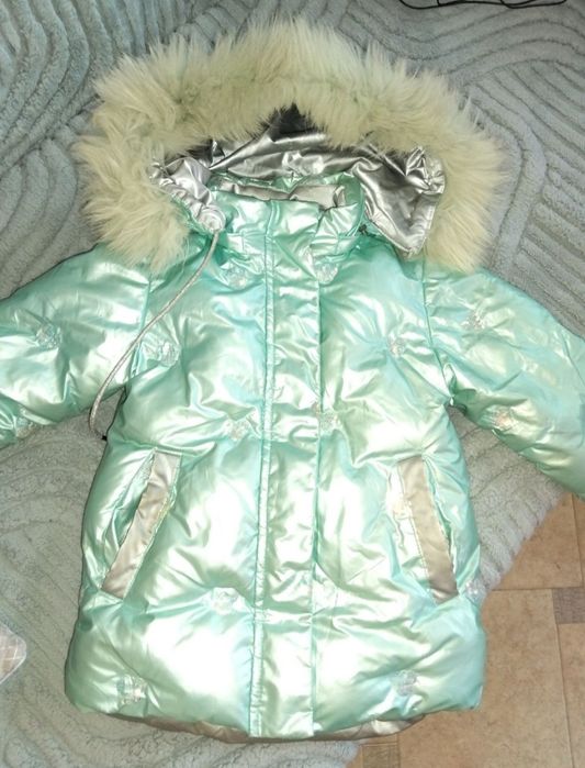 Продам куртку зимнюю для девочки.
