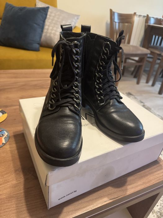 Кожени кубинки с елемент на връзките