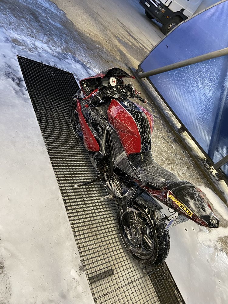 Vand  yamaha yzf r125 modificat sau schimb