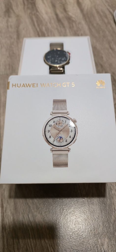 Huawei watch gt 5 gold 41mm.