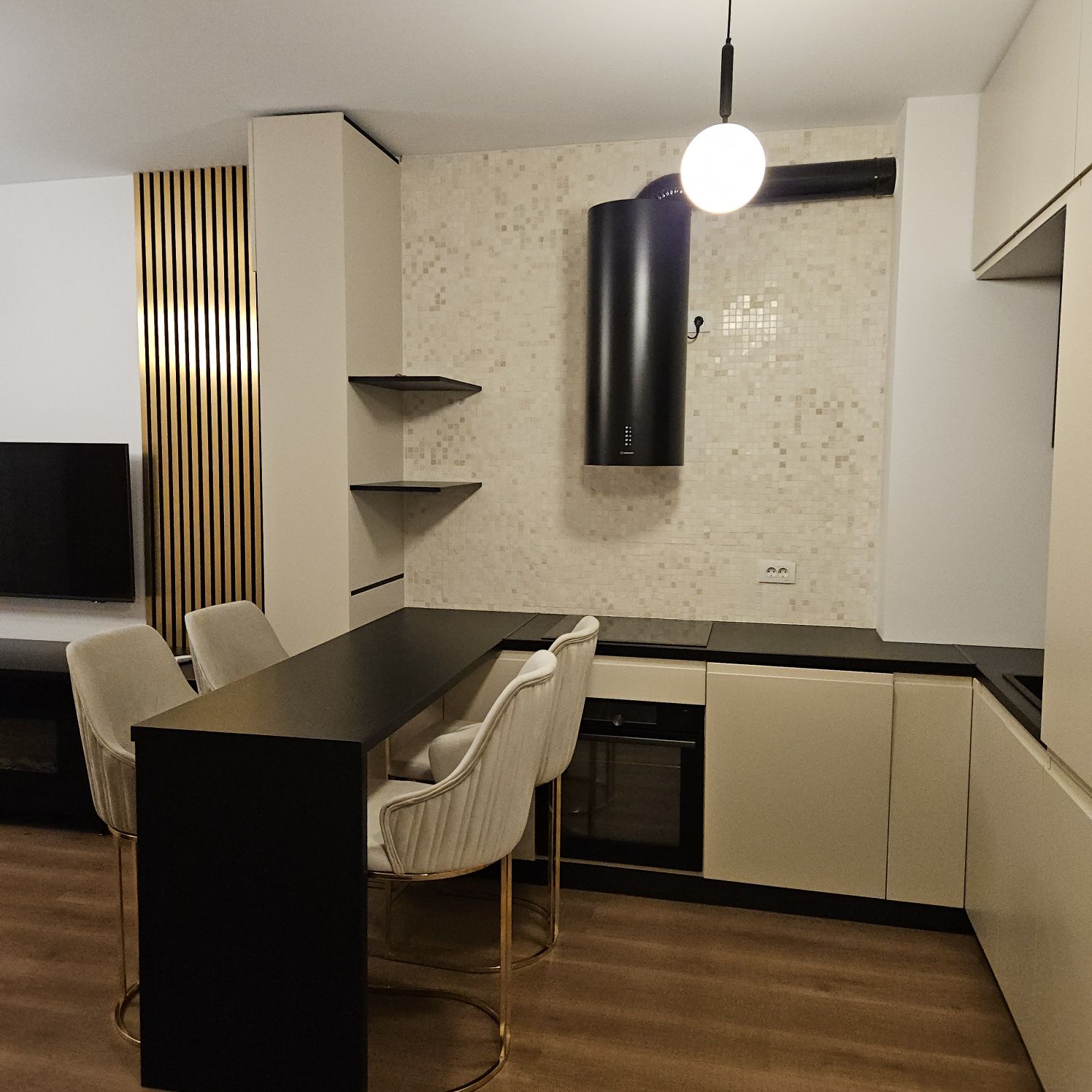 Vând apartament 3 camere mobilat și utilat + parcare în Silk District
