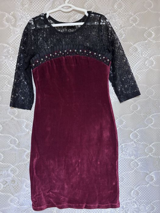 Платье бархат гипюр