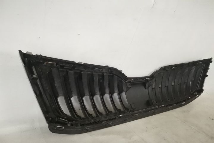 Шкода Октавия / Skoda Octavia 3 [фейслифт] Оригинална централна решетк