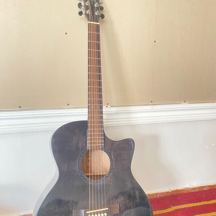 Yamaha gitara holati Yangi