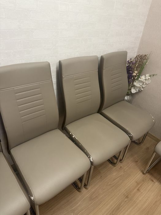 6 броя столовове