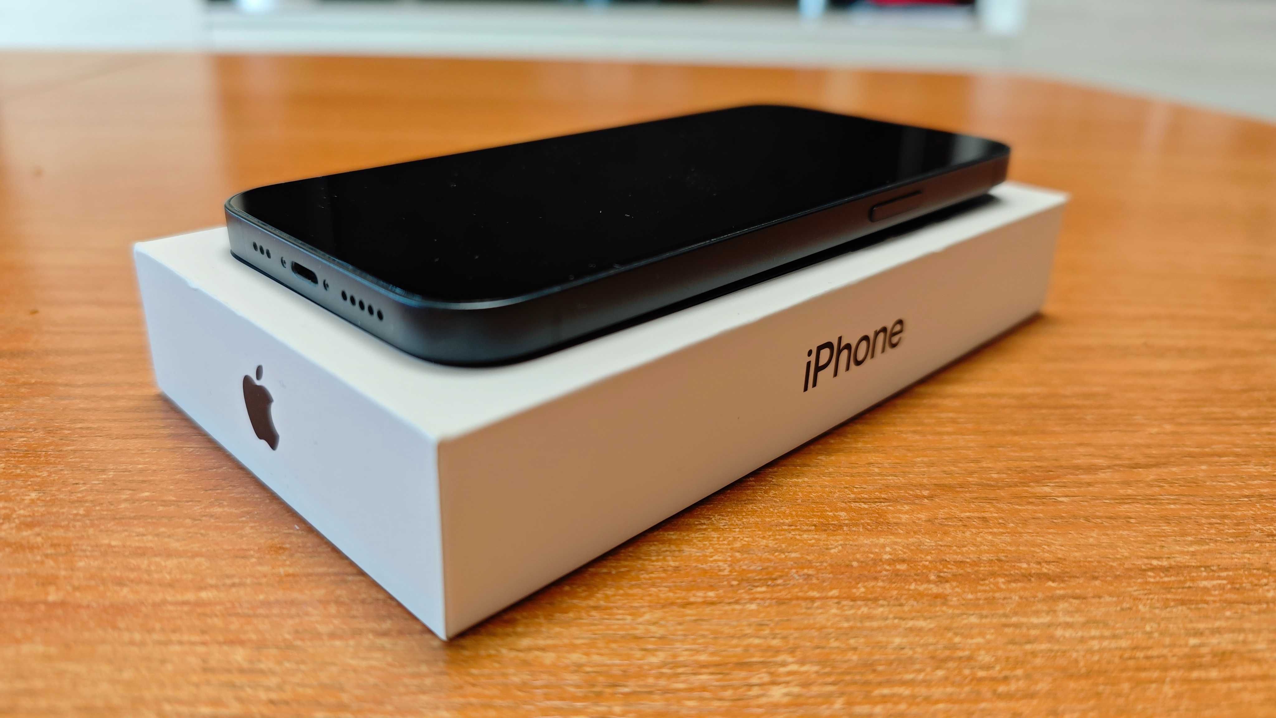 Apple iPhone 13, 128GB, 4GB RAM, 5G, Midnight + Подаръци