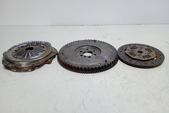 Kit ambreiaj 1.4 / 1.6 i Dacia Sandero prima generatie seria