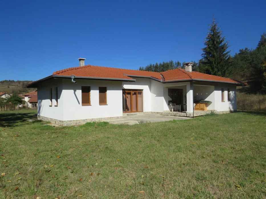 Къща със спокойна локажия и гледка към Рила, село Шипочане/реф№1000402